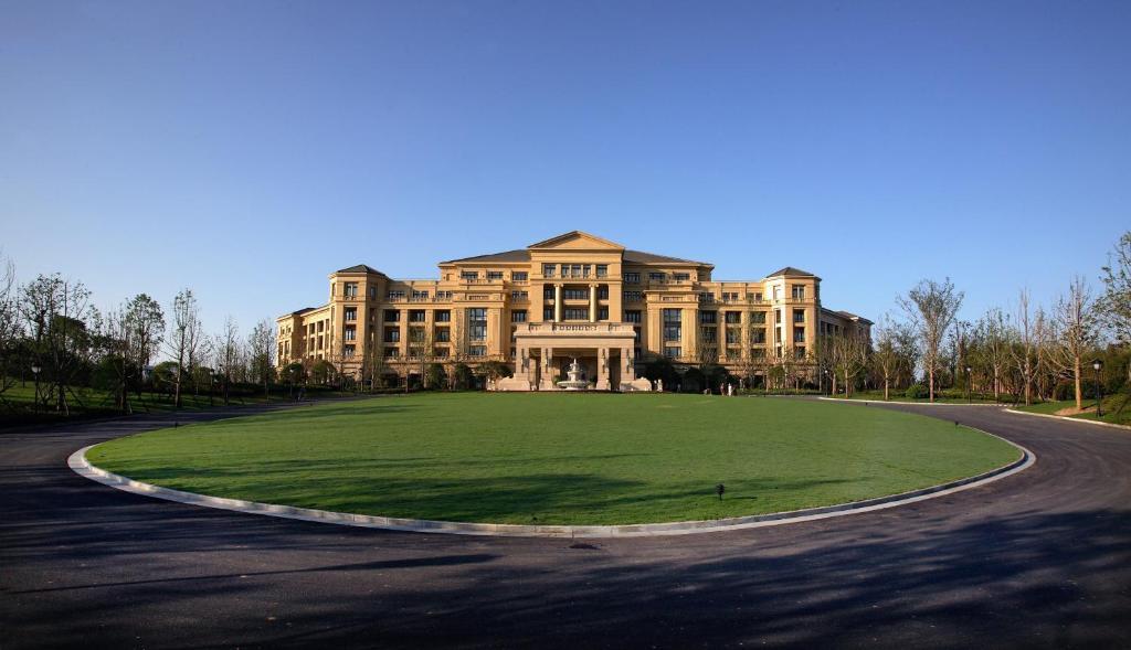 Landison Green Town Hotel Xinchang Exterior photo