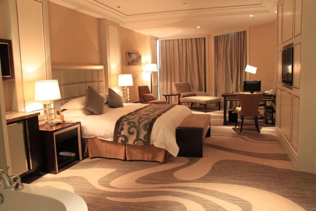 Landison Green Town Hotel Xinchang Room photo